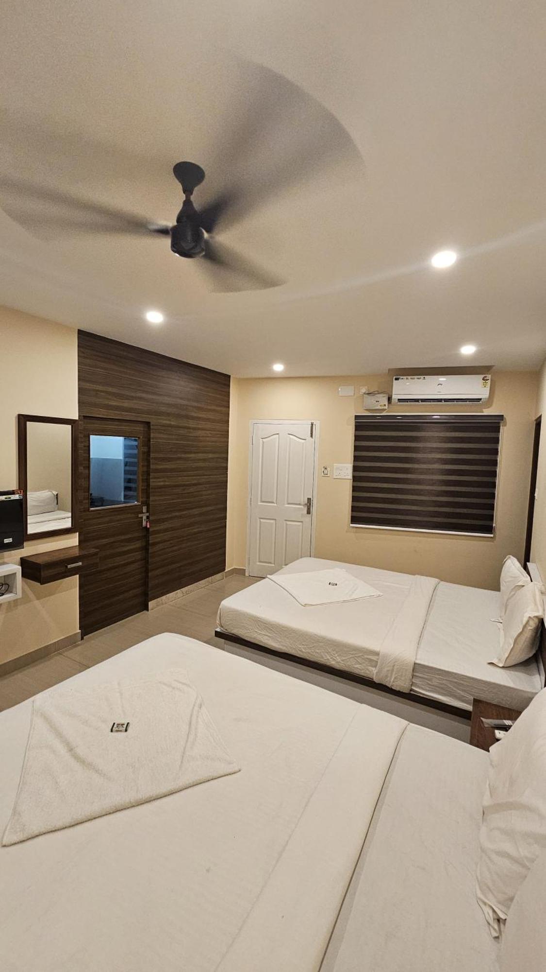 Heres Haut Residency Kochi Exterior foto